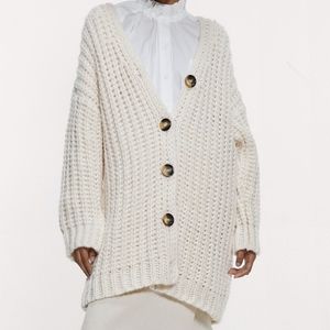 NWT ZARA oversized, chunky knit cardigan